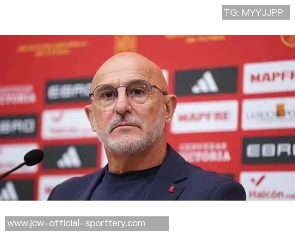 德拉富恩特回应记者:你踢球时不舒服过吗?亚马尔之前没问题